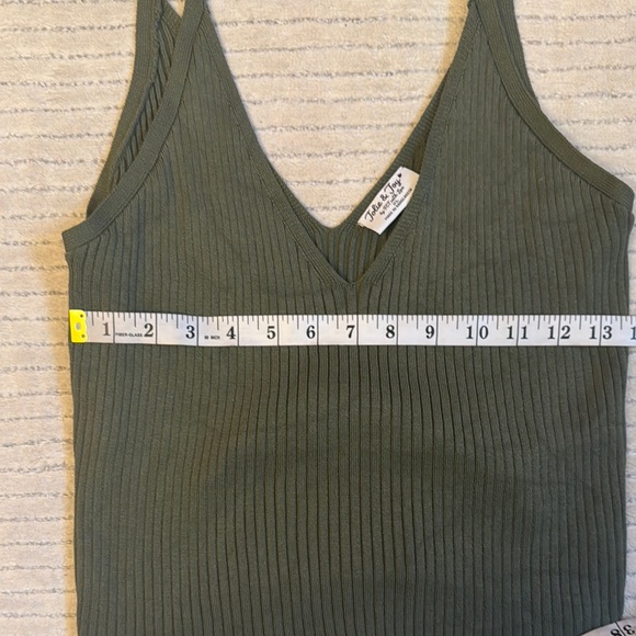 Chic V-Neck Ribbed Tank Top - Green - Picture 6 of 6